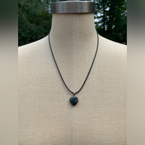 Handmade Genuine Stone Heart Amulet Necklace - Picture 5 of 15